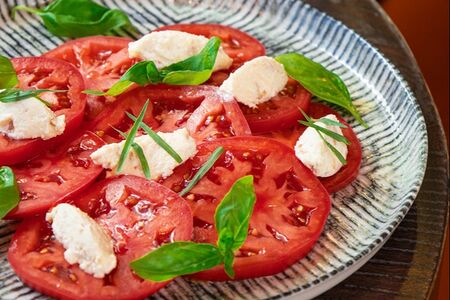 Карпаччо из розовых томатов