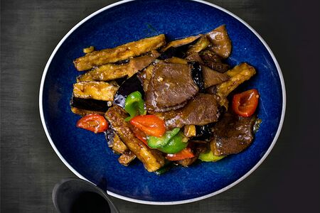 Баклажаны, жаренные с говядиной