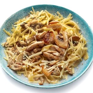 Феттуччине с курицей и грибами