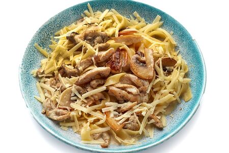 Феттуччине с курицей и грибами