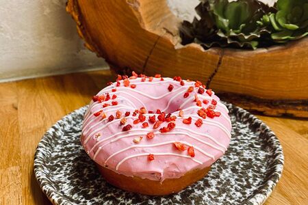 Пончик Черничный чизкейк