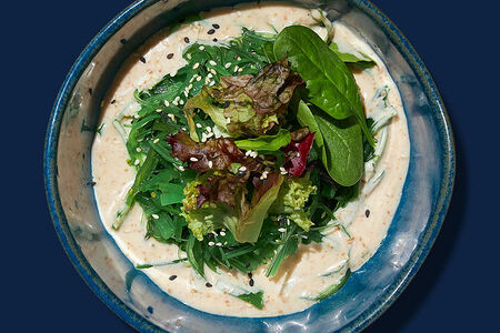 Чука салат с ореховым соусом