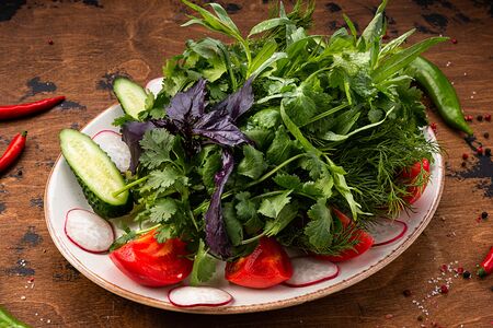 Свежие овощи и зелень