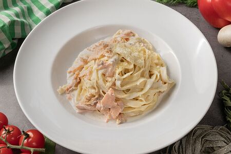 Спагетти крем-чиз с лососем