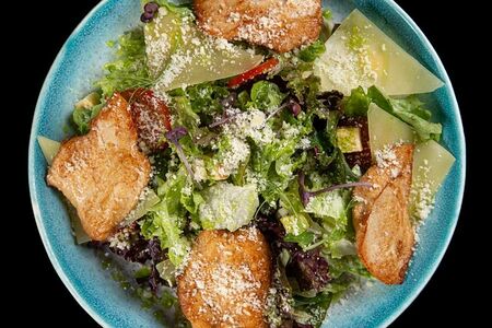 Салат Цезарь с куриным филе