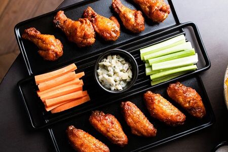 Куриные крылышки баффало с соусом рокфор