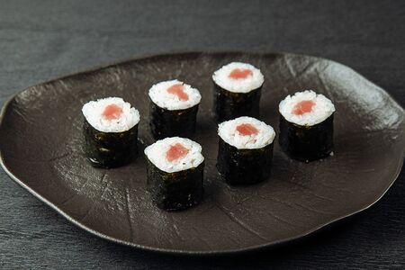 Маки с тунцом