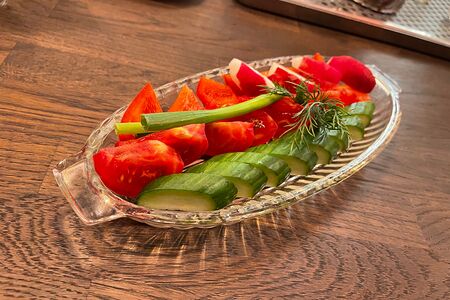 Ассорти из свежих овощей