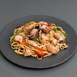 Жареная лапша Якисоба с морепродуктами