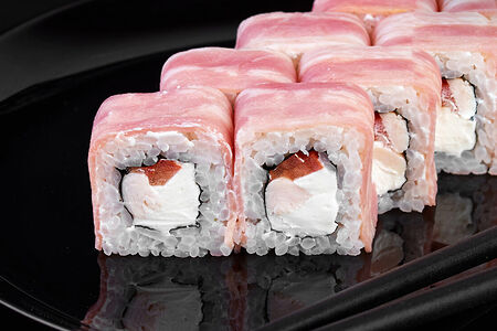 Ролл с беконом