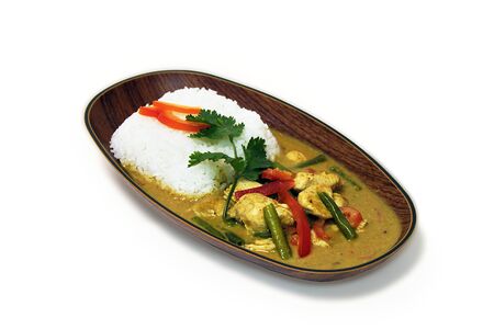 Желтое карри с курицей и рисом