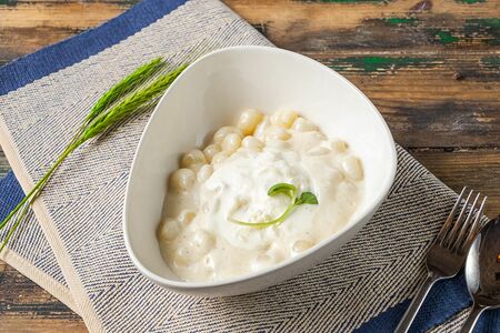 Ньокки со страчателлой