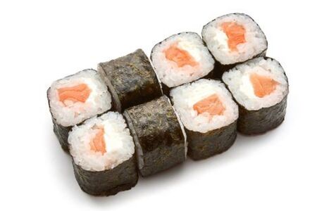 Маки с лососем и сыром