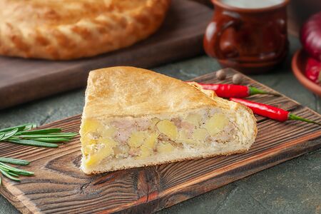 Пирог с молодым картофелем и свининой