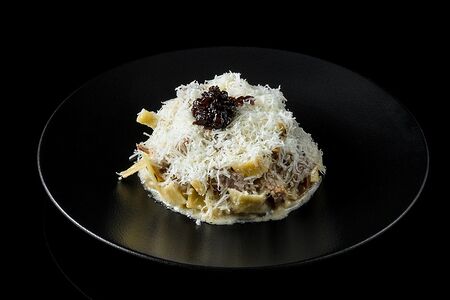 Спагетти с рваной уткой конфи в мясном соусе