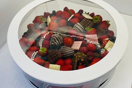 Клубнично-ягодный мегамикс в шоколаде