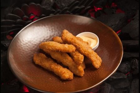 Куриное филе в панировке с сырным соусом