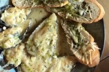 Мидии в сырном соусе