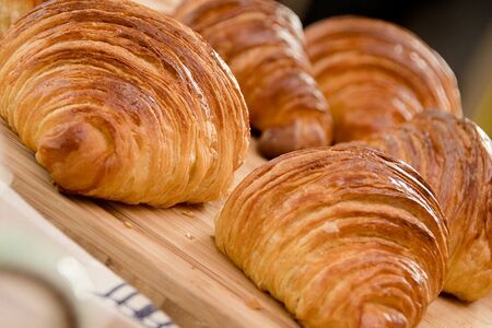 Круассан с заварным кремом