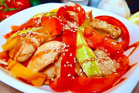 Филе куриное с овощами в кисло-сладком соусе