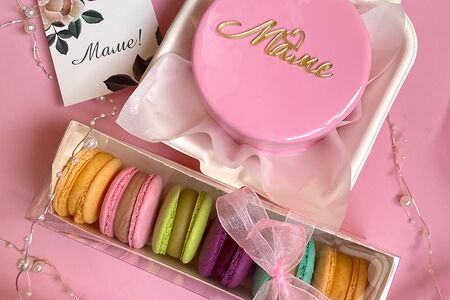 Бенто торт Маме розовый и набор макарон