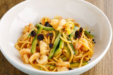 Паста с цукини и креветками