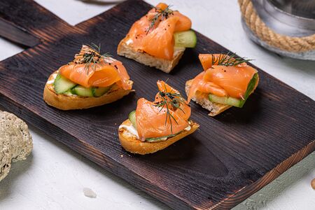 Тапас со слабосоленым лососем