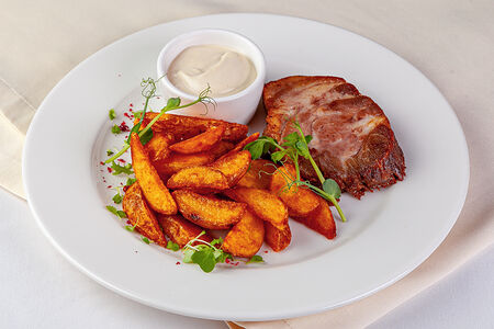 Буженина на гриле с картофельными дольками