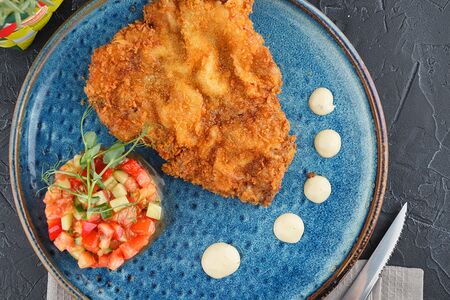 Шницель из свинины с тартаром из свежих овощей