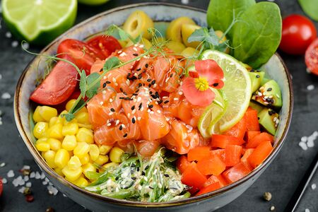 Боул с лососем