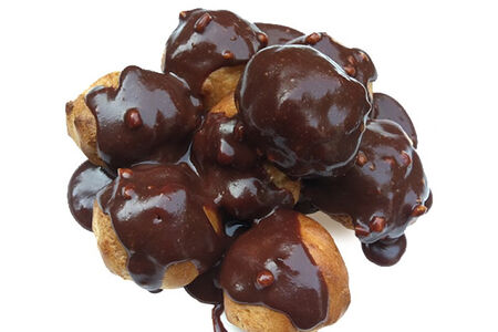 Профитроли с шоколадно-ореховым кремом