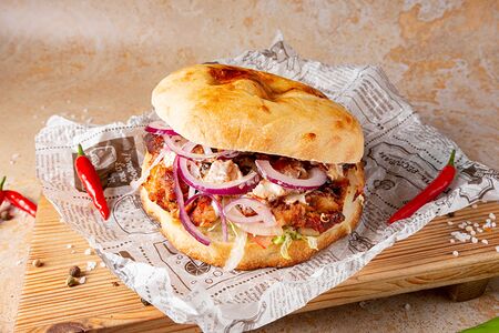 Шаурма с курицей в лепешке