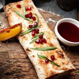 Իշխան փռում լավաշով