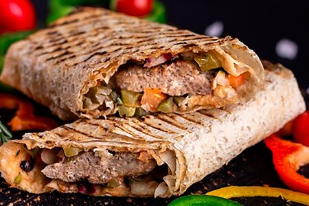 Люля-кебаб из говядины в лаваше