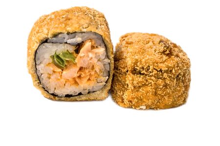 Горячий ролл с жареным лососем