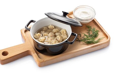 Детские пельмени со сливочным маслом и сметаной