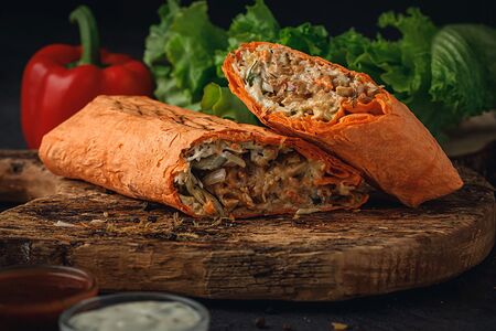 Итальянская шаурма в сырном лаваше