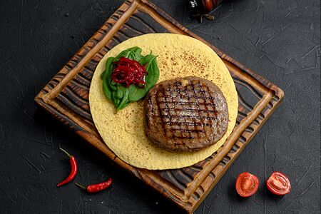 Турецкий кебаб из телятины с сырной лавой