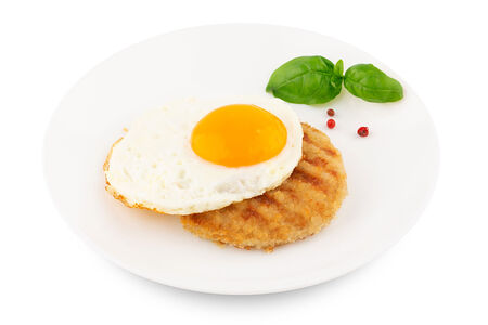 Биточек куриный с яйцом