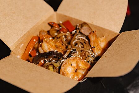 Вок с креветками Пад-тай