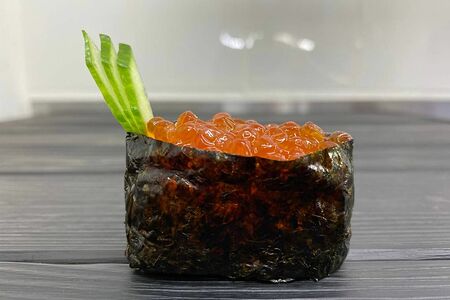 Гункан икура