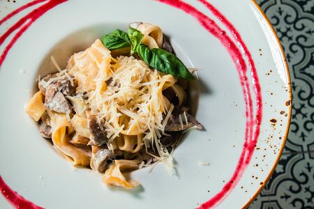 Паста с говядиной и грибами