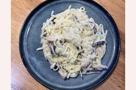 Удон с курицей под сливочным соусом