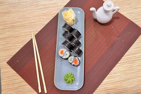 Ролл Инь Янь с лососем