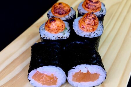 Гриль ролл с лососем