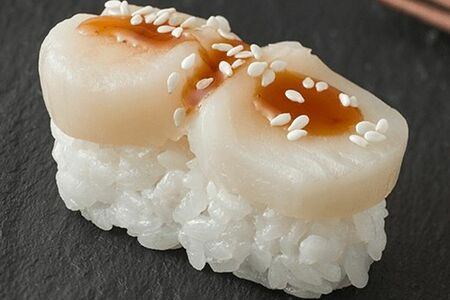 Суши с гребешком