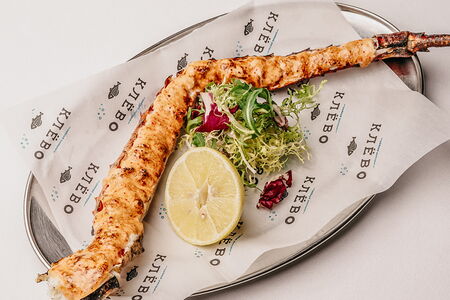 Запеченная клешня камчатского краба в соусе кимчи