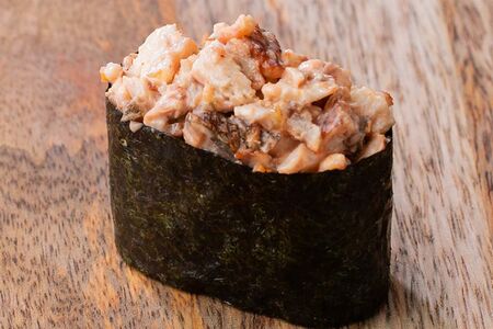 Суши с угрем (острые)