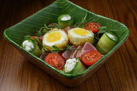 Салат из обожженного тунца