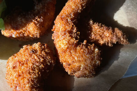 Креветки в панировке с соусом